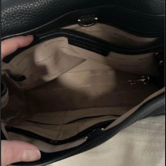 Michael Kors purse - Picture 3 of 6